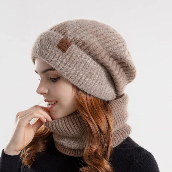 Women Beanie Neckerchief with Detachable Hair Plush Warm Winter Hat main image 6